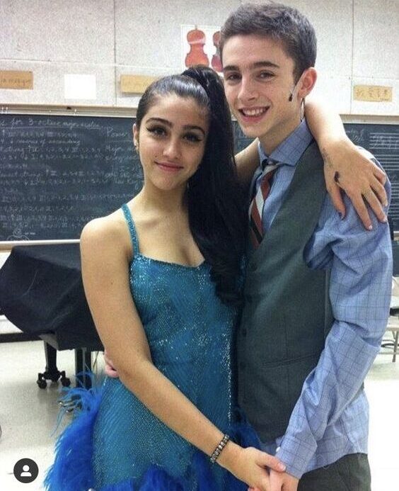 Instagram (@timhalchalamet27)