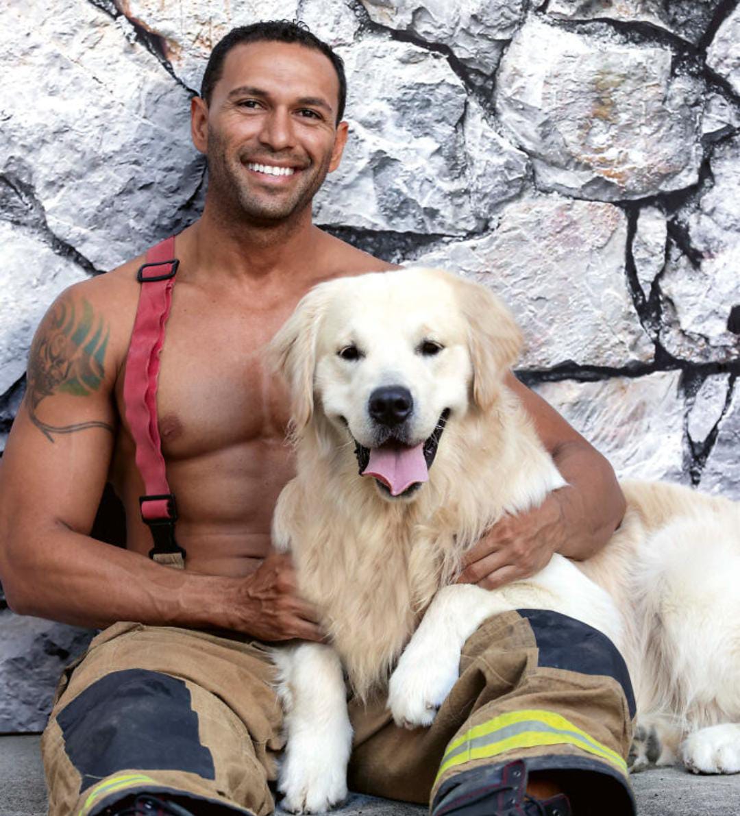 Calendarios de bomberos perro