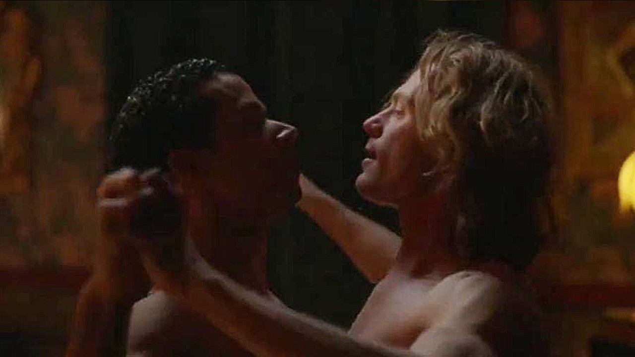 Escena íntima en la serie Entrevista con el vampiro gay