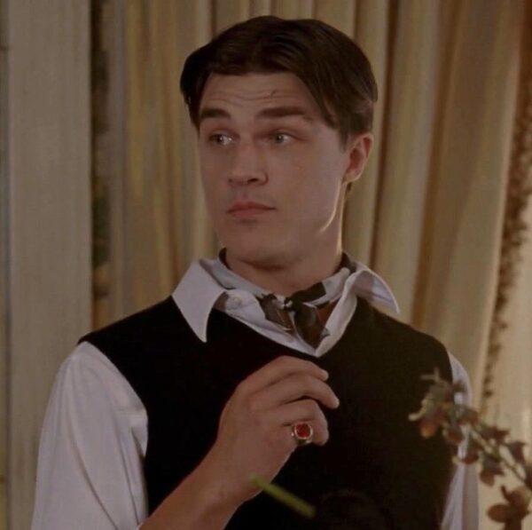 Finn Wittrock en american horror story freak show