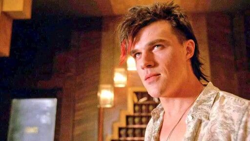 Finn Wittrock como Tristan