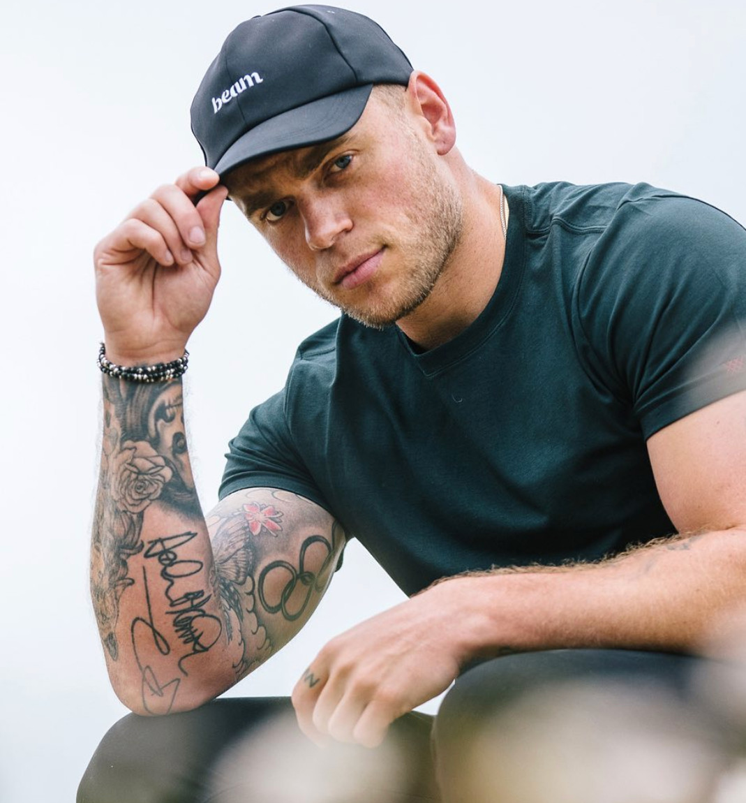 Gus Kenworthy actores gay series películas ryan murphy 1984