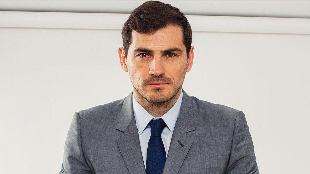 Iker Casillas publicó un tuit diciendo 'soy gay' y estas fueron algunas reacciones de Carles Puyol y Joshua Cavallo.