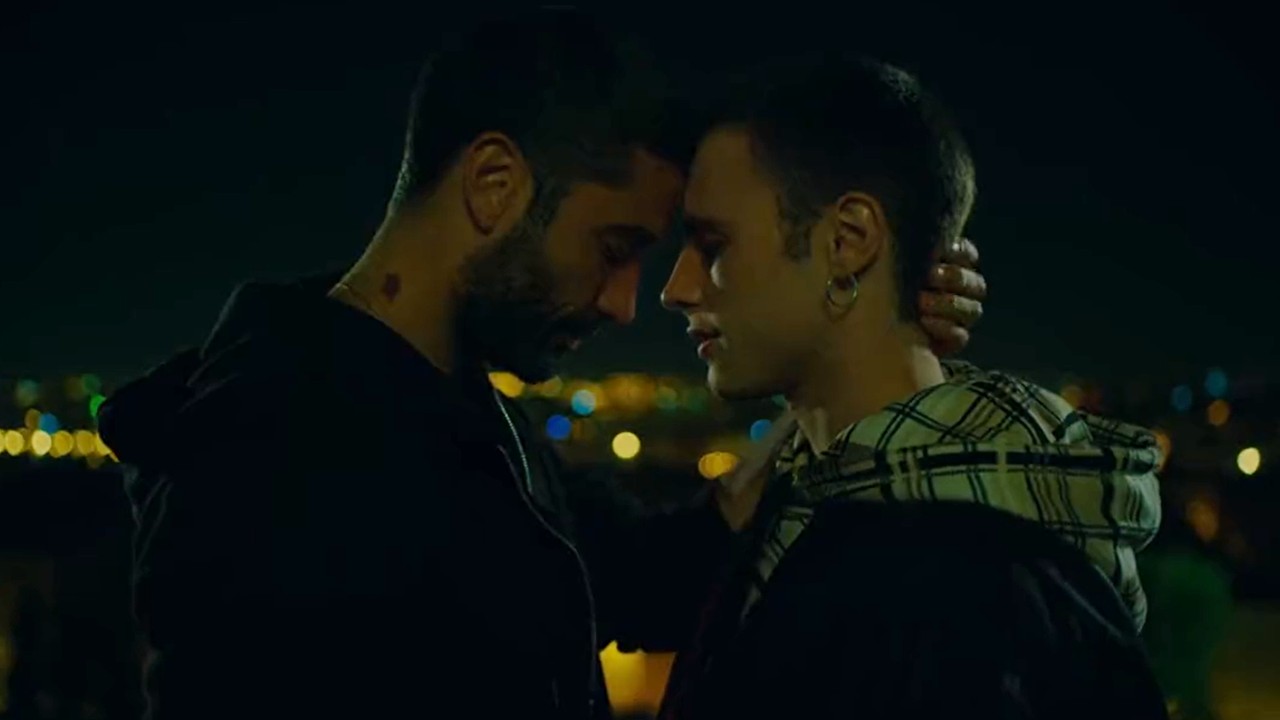 ivan-pellicer-alex-garcia-sagrada-familia-gay-pareja Iván Pellicer y Álex García interpretan a la pareja gay en Sagrada familia, serie de Netflix, sus personajes son Abel y Germán.