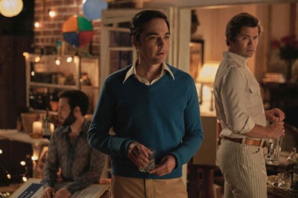 Jim Parsons y Ryan O'Connell protagonizan Just by Looking at Him