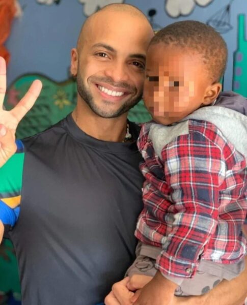 José López estuvo en Sudáfrica haciendo activismo con infancias.