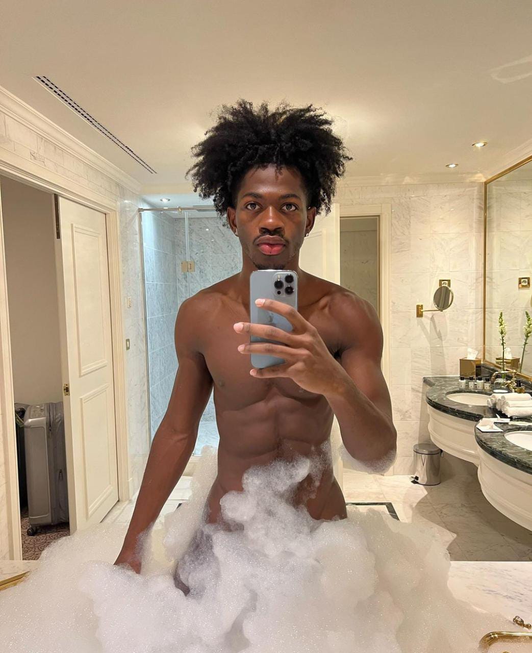 Lil Nas X fotos en bañera