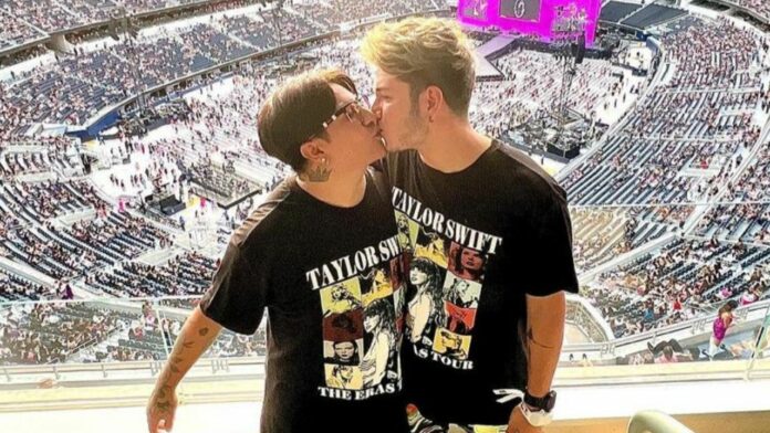 Mario Aguilar y Lalo Zapien juntos beso novio pareja