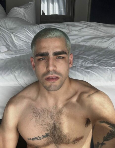 Omar Ayuso fotos desde su cama