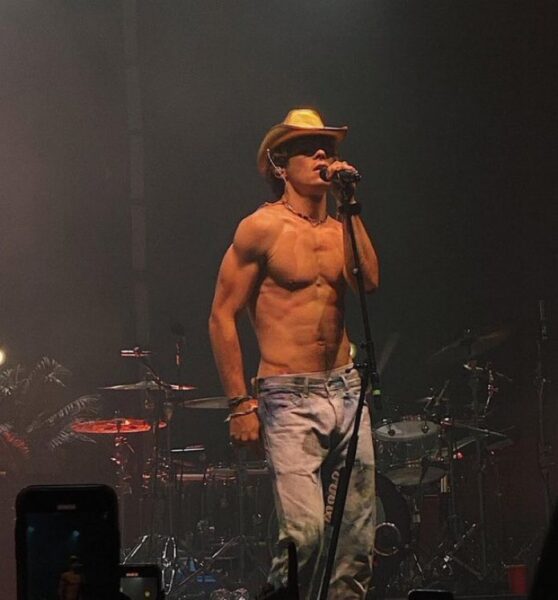 Ross Lynch en concierto