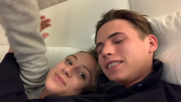 Tanner Buchanan junto a Lizze Broadway