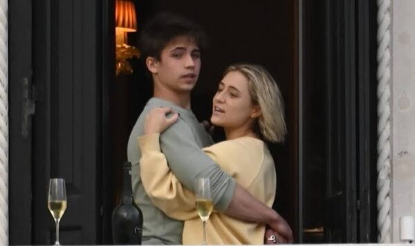 Tanner Buchanan captado junto a Lizze Broadway