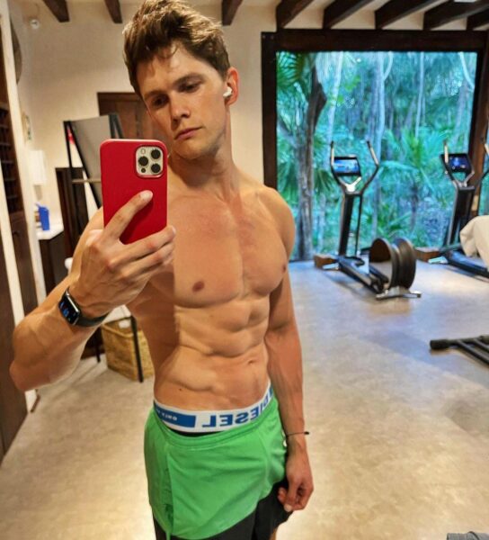 Tom Prior actor en gym