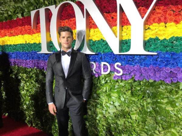 tony awards charlie carver gay actor fotos datos ahs