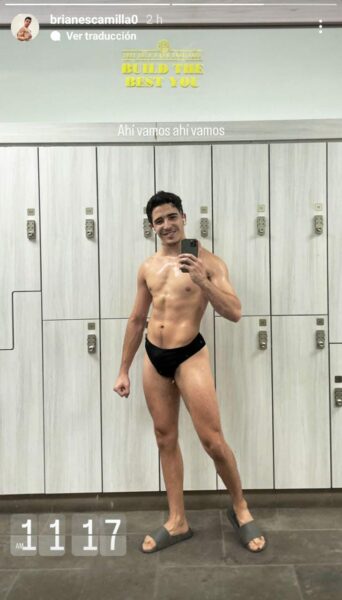 Vera cruz foto fuera de drag sin playera en el gimnasio