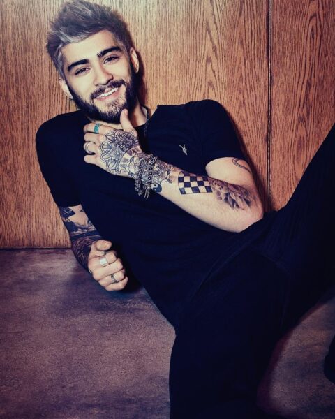 Zayn Malik con cabello gris