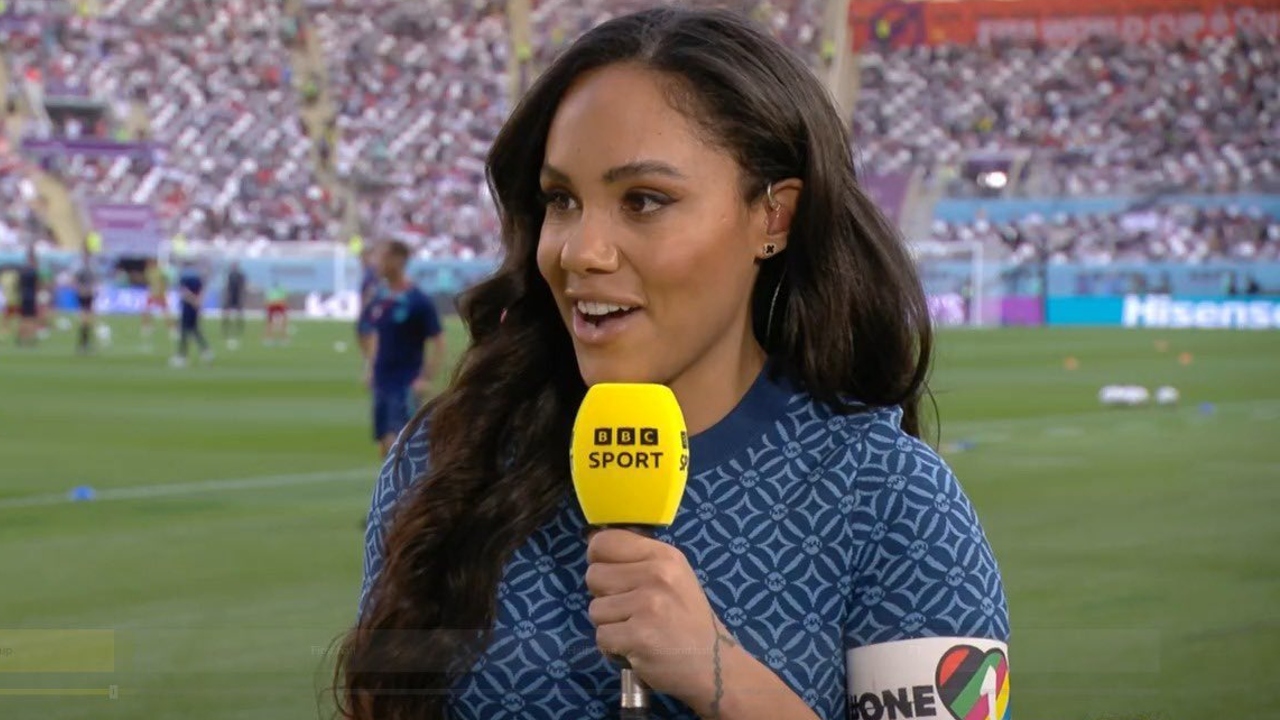 Alex Scott Copa Mundial de Futbol 2022 en Qatar brazalete arcoíris LGBT OneLove