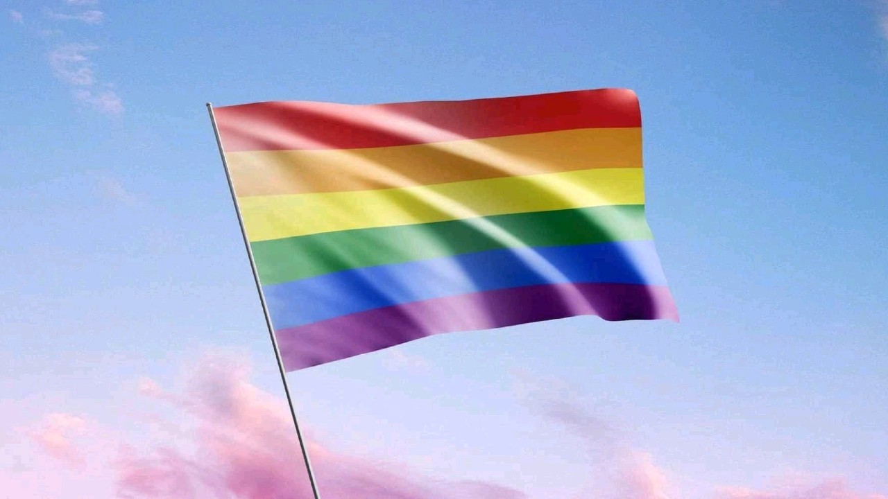 bandera-lgbt-alternativa-pantone-qatar-2022-original-arcoiris Bandera LGBT+ alternativa para Qatar 2022 Mundial Stop Homophobia y Pantone