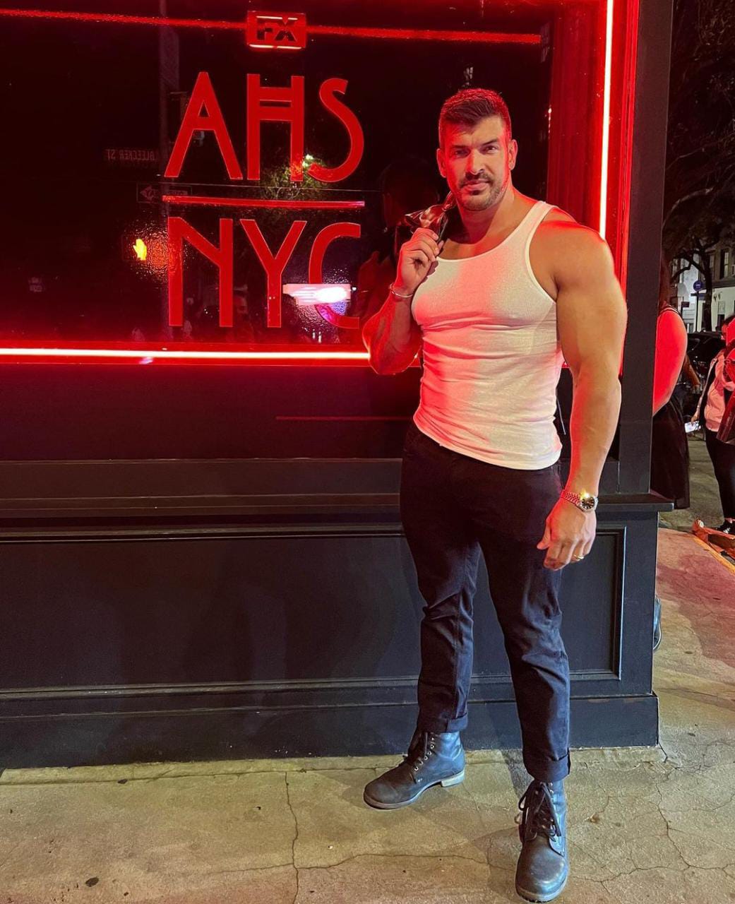 Matthew William Bishop como Bid Daddy en American Horror Story