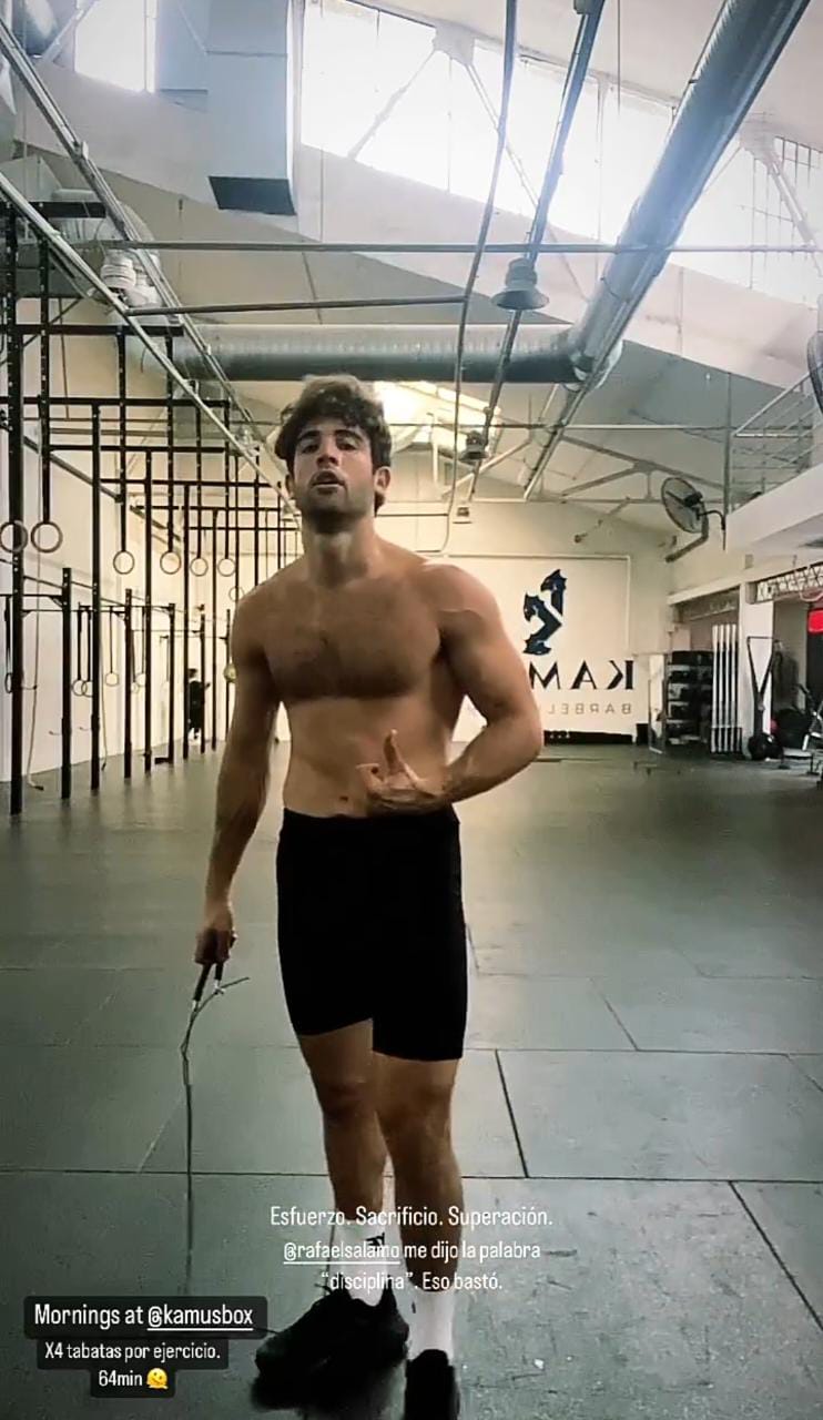 actor español en gimnasio