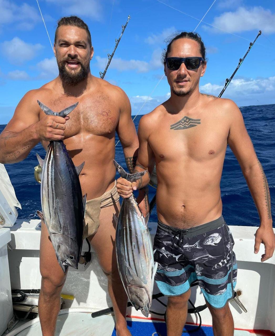 Jason Momoa pescando 