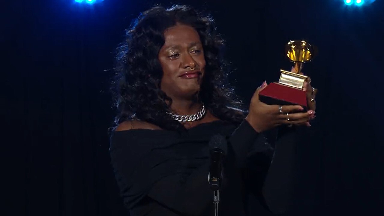 liniker-premio-latin-grammy-primera-cantante-trans Liniker cantante trans brasileña Premios Latin Grammy