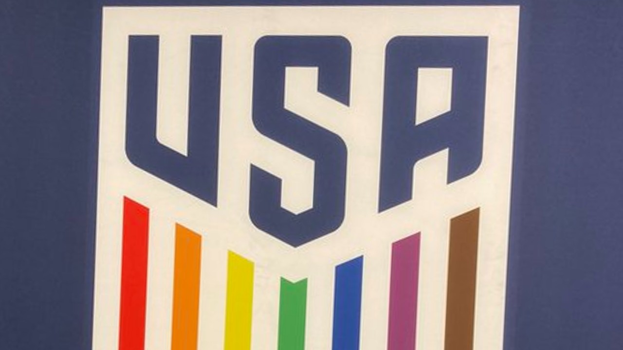 qatar-2022-seleccion-estados-unidos-escudo-lgbt-instalaciones-arcoirir Estados Unidos escudo LGBT para mundial de qatar 2022