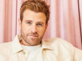 scott hermano gay chris evans biografía barbie pareja novio actor