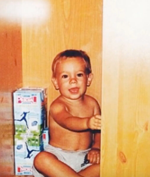 Carlos Cuevas antes fama foto 1997 bebé actor