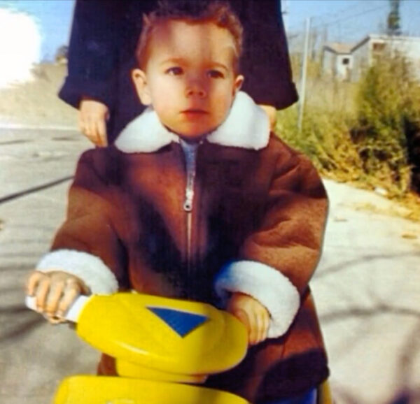 Carlos Cuevas antes fama foto 1999 bebé actor