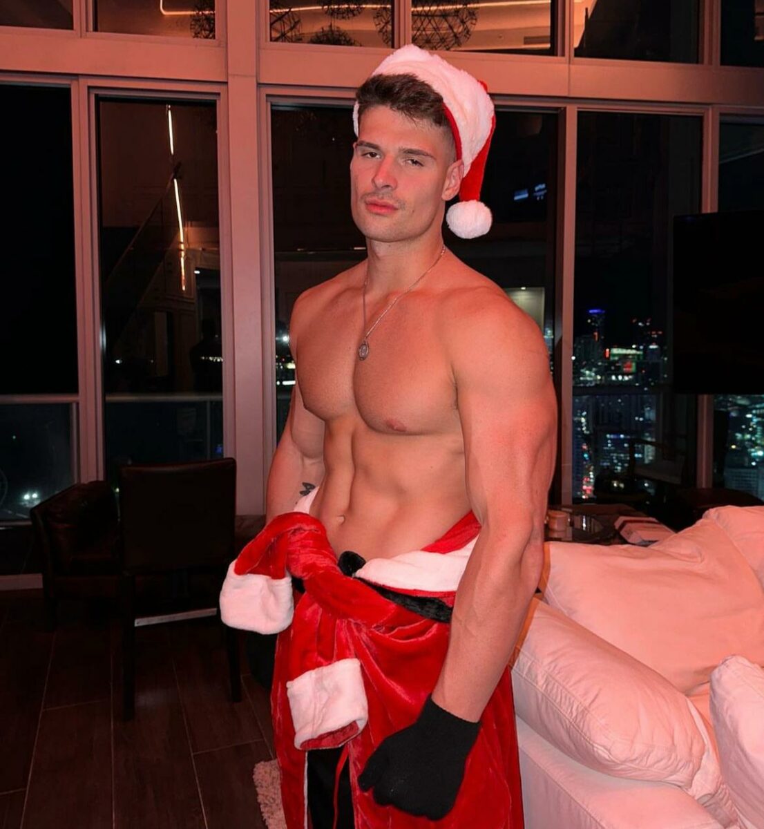 Malik Delgaty famosos vestidos de santa