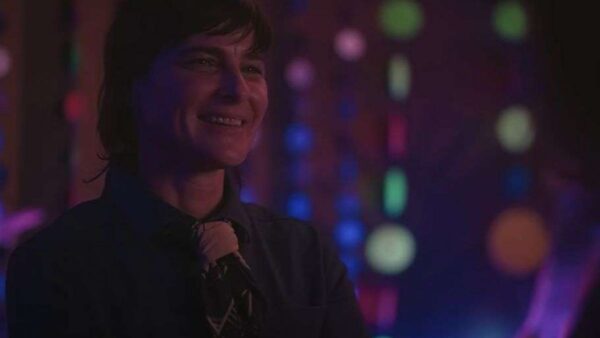 Daniel Sea como Max Sweeny