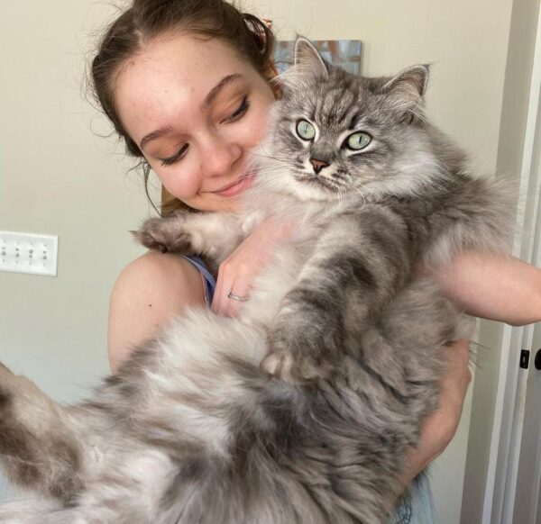 Emma Myers actriz de Merlina