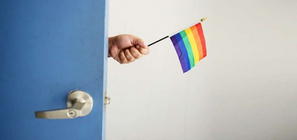 outing qué es qué significa lgbt sacar del clóset a alguien