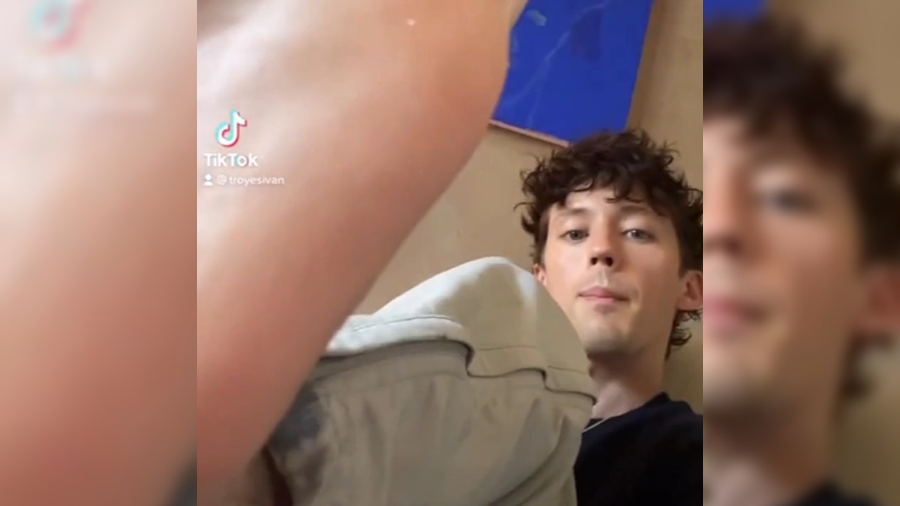 Troye Sivan video censurado en TikTok pies inteligencia artificial