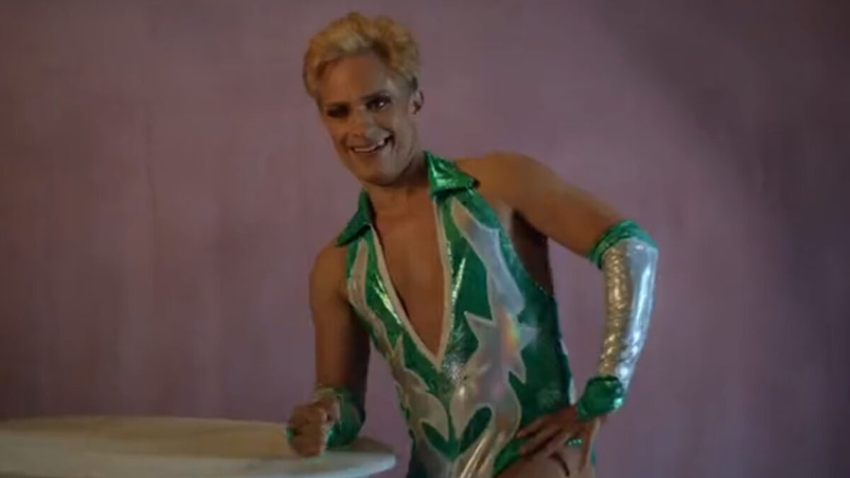 Gael García Bernal como luchador cassandro para película de amazon prime video