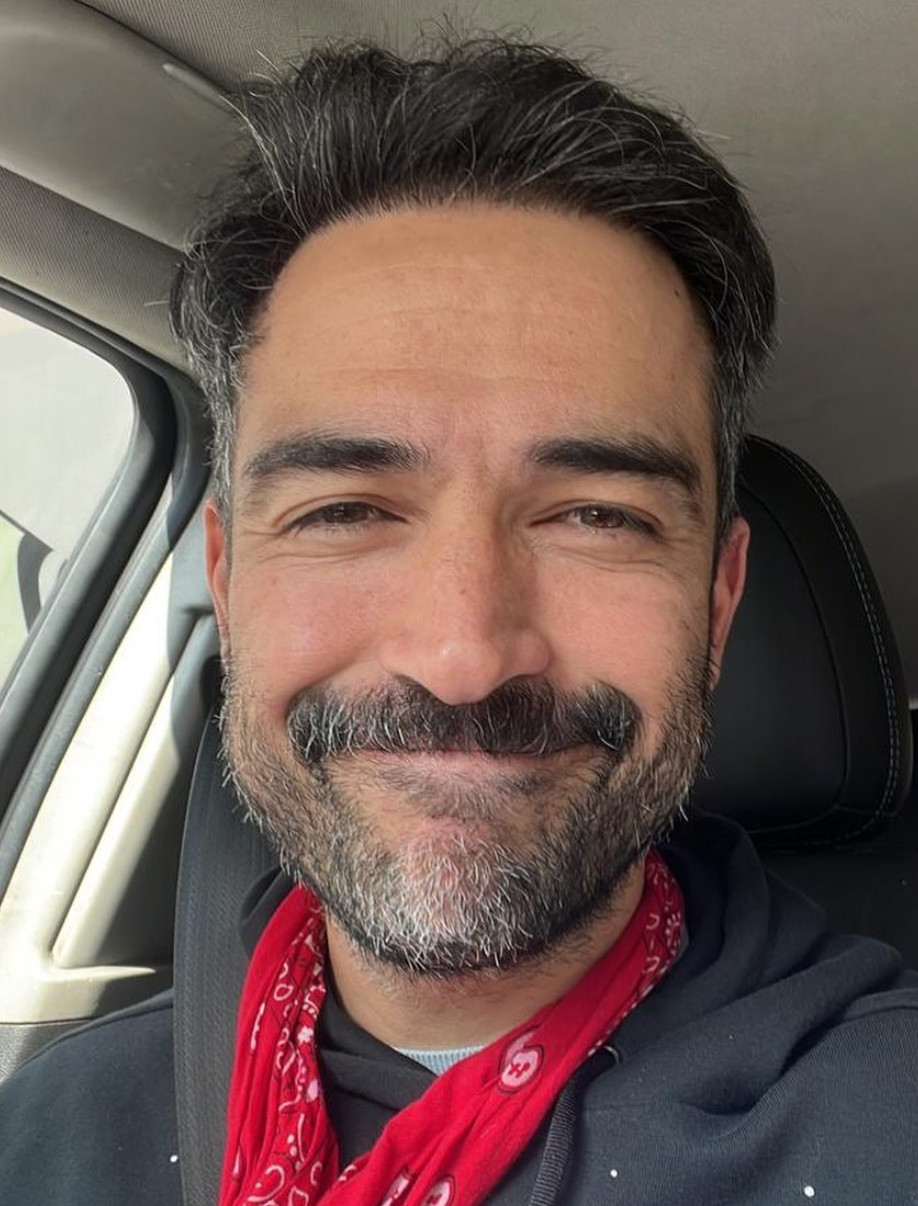 Alfonso Herrera fotos evolución diciembre 2022 poncho selfie Instagram