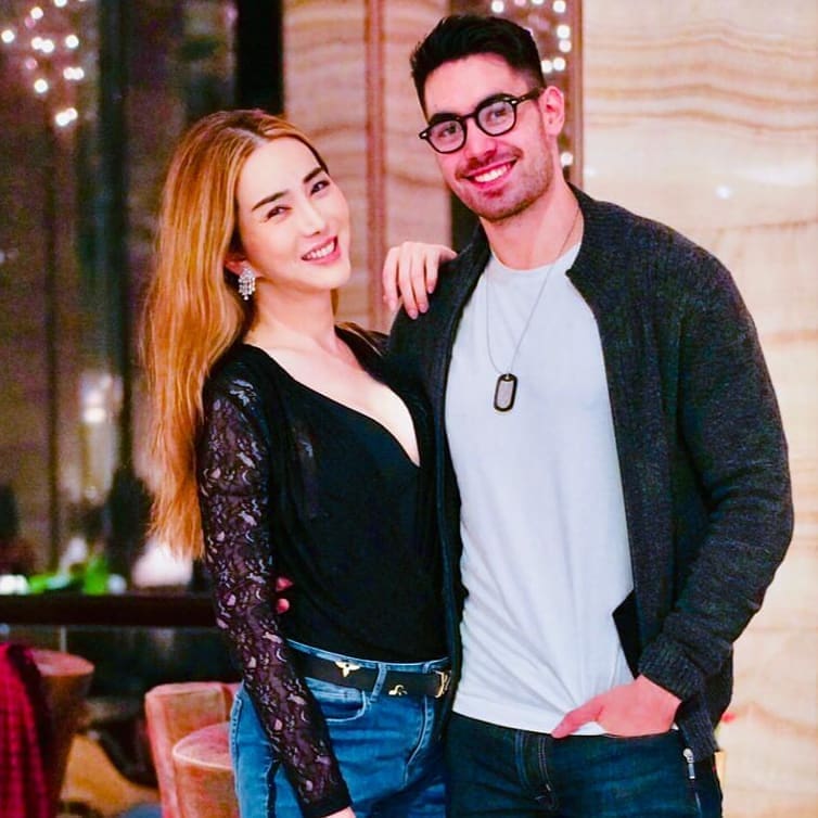 Anne Jakkaphong y Clint Bondad