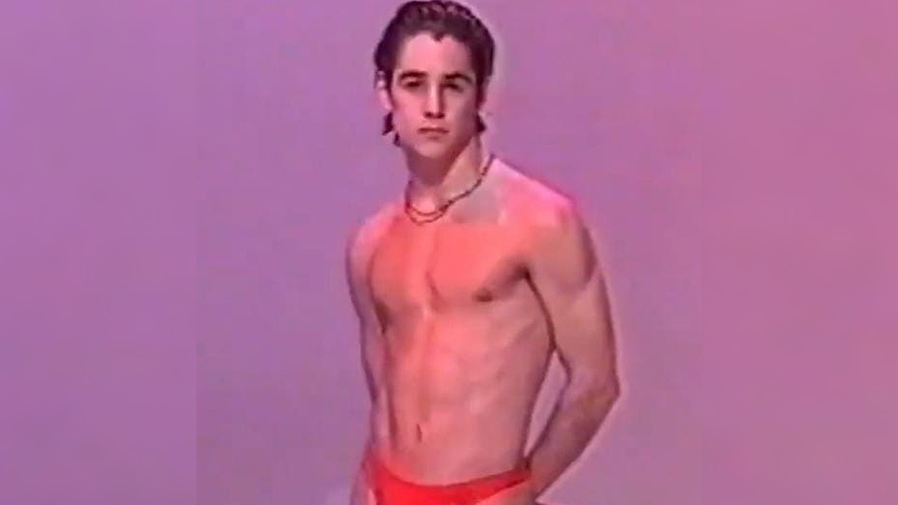 Colin Farrell en ropa interior roja tanga modelo