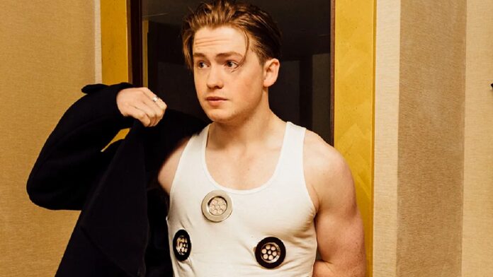 famosos pubertad favor lgbt Kit Connor famosos pubertad favor lgbt Kit Connor