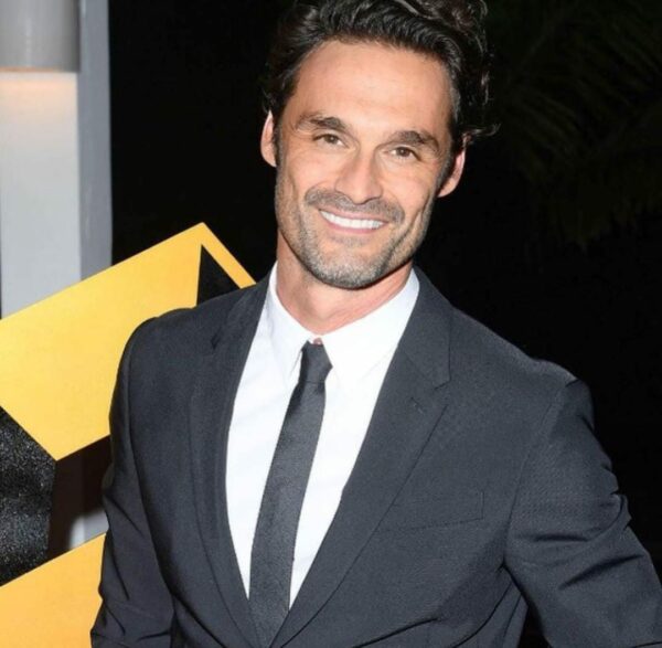 Iván Sánchez actor Miguel bosé en serie Bosé