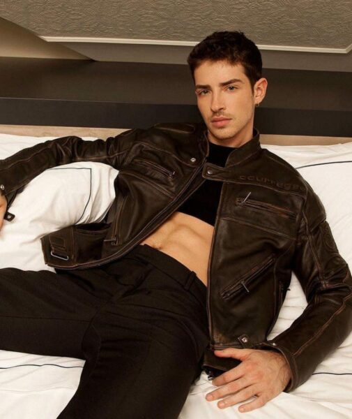 Manu Ríos en crop top