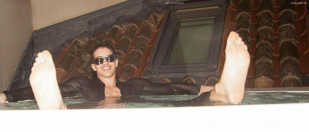 Manu Ríos élite fotos en bañera