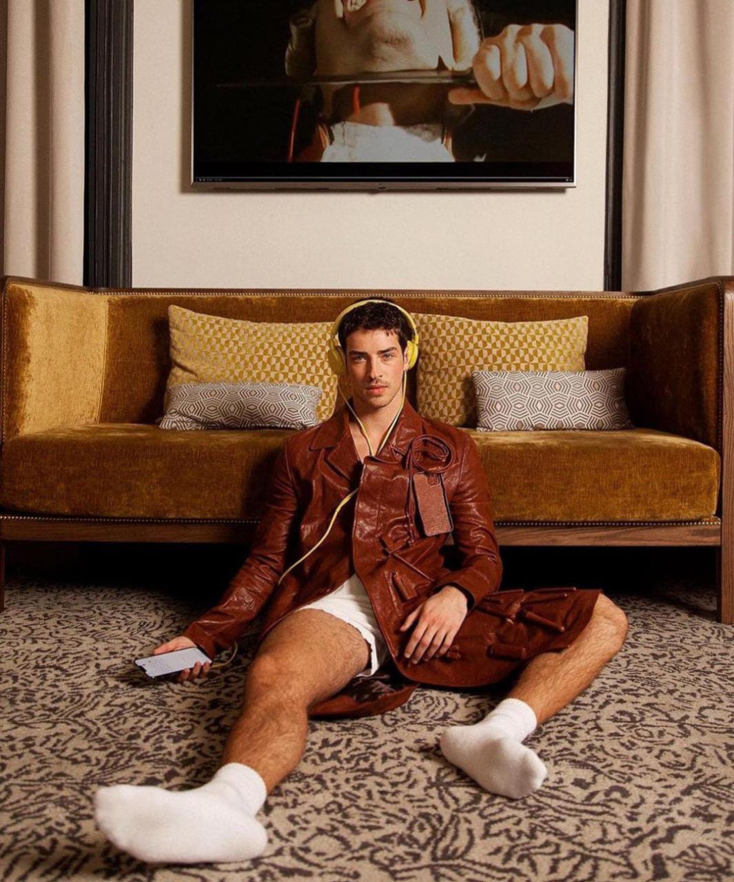 Actor español con abrigo de piel