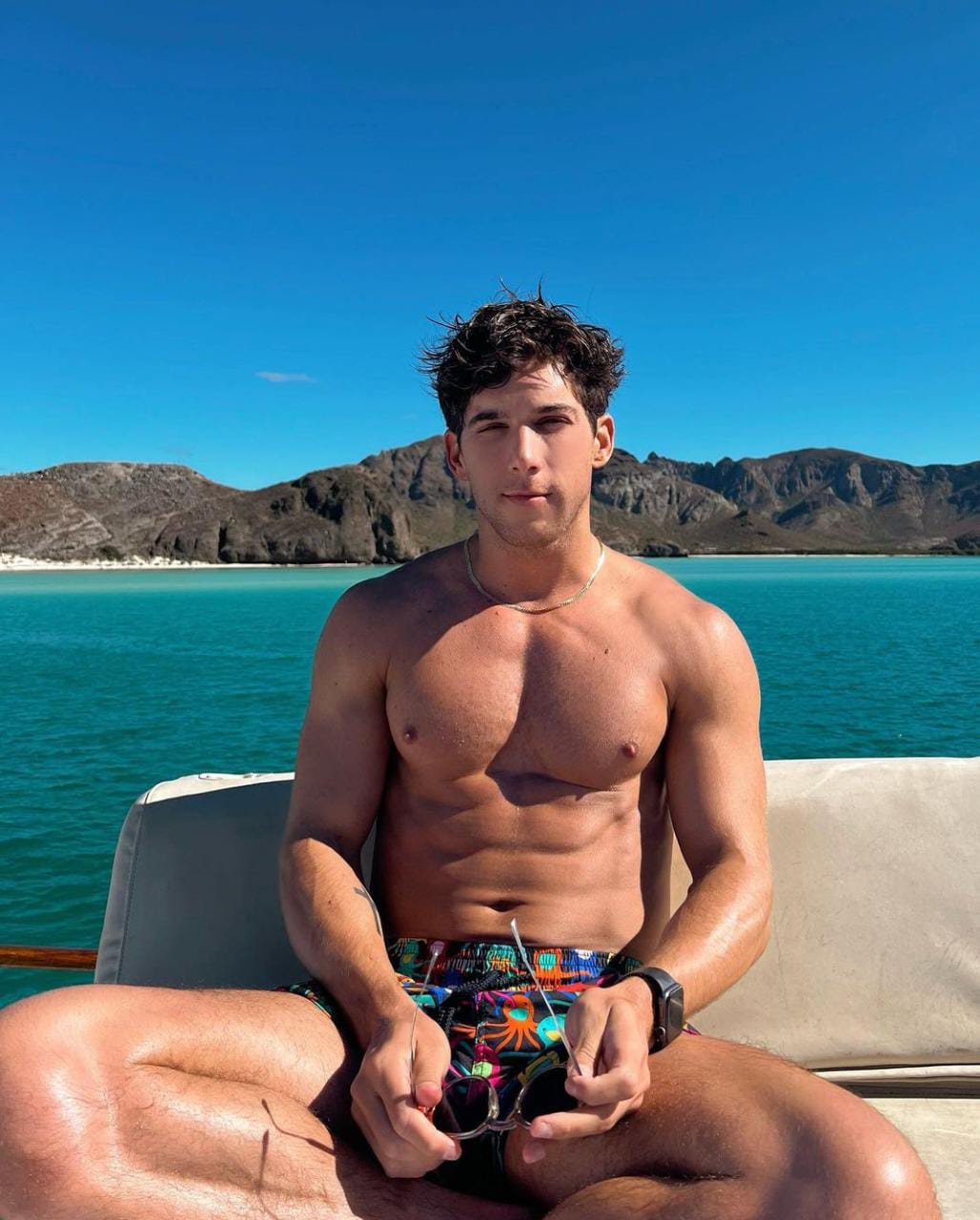 Mauricio Garza en playa
