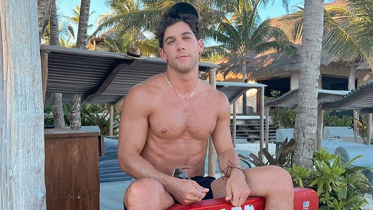 mauricio-garza-foto-playa-tulum-salvavidas Mauricio Garza fotos en tulum actor