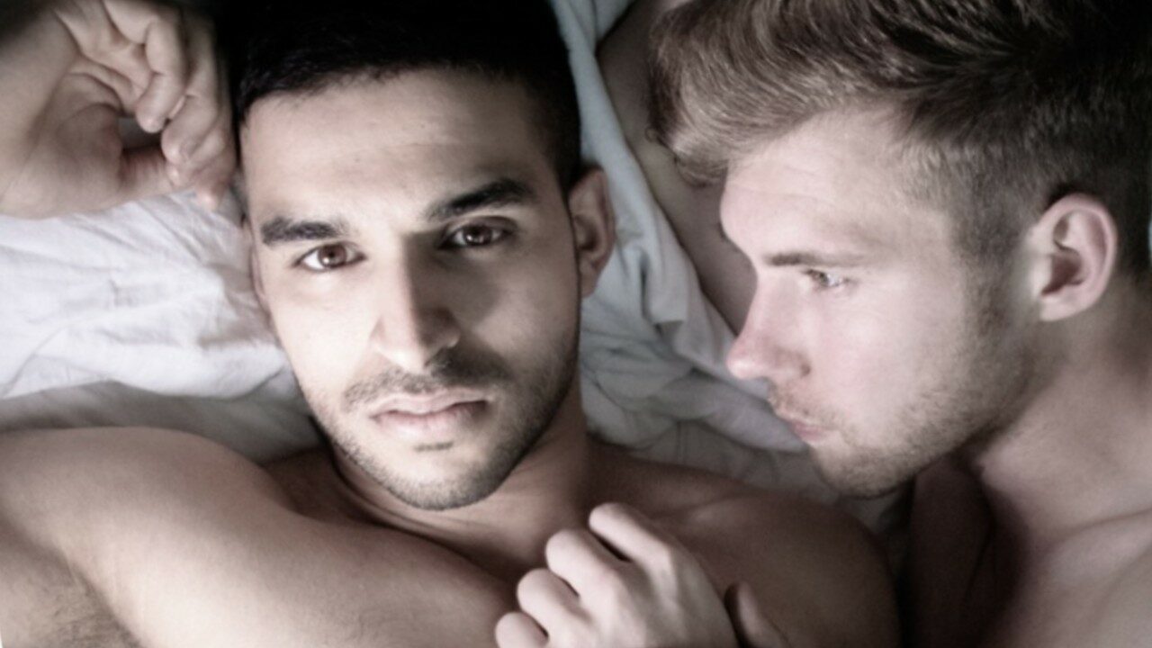 pareja gay juguetes sexuales