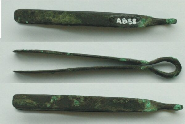 Pinzas antiguas para depilación de hombres