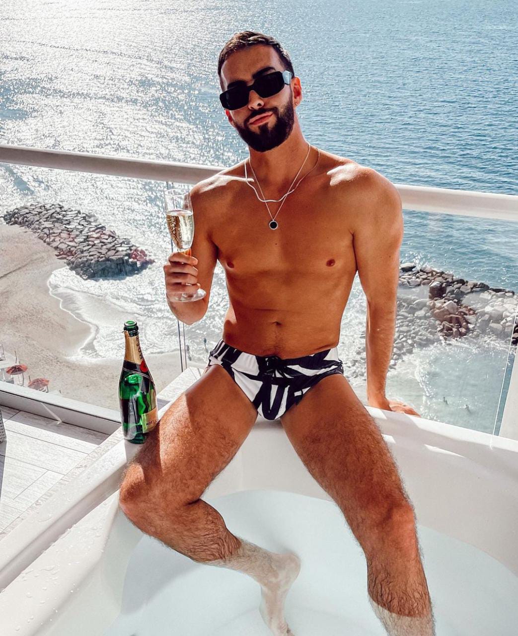 roberto carlo en bañera