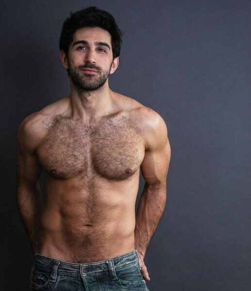 Rodrigo Negrini actor de teatro gay aladdin celebridades espectáculo mexicano 2023